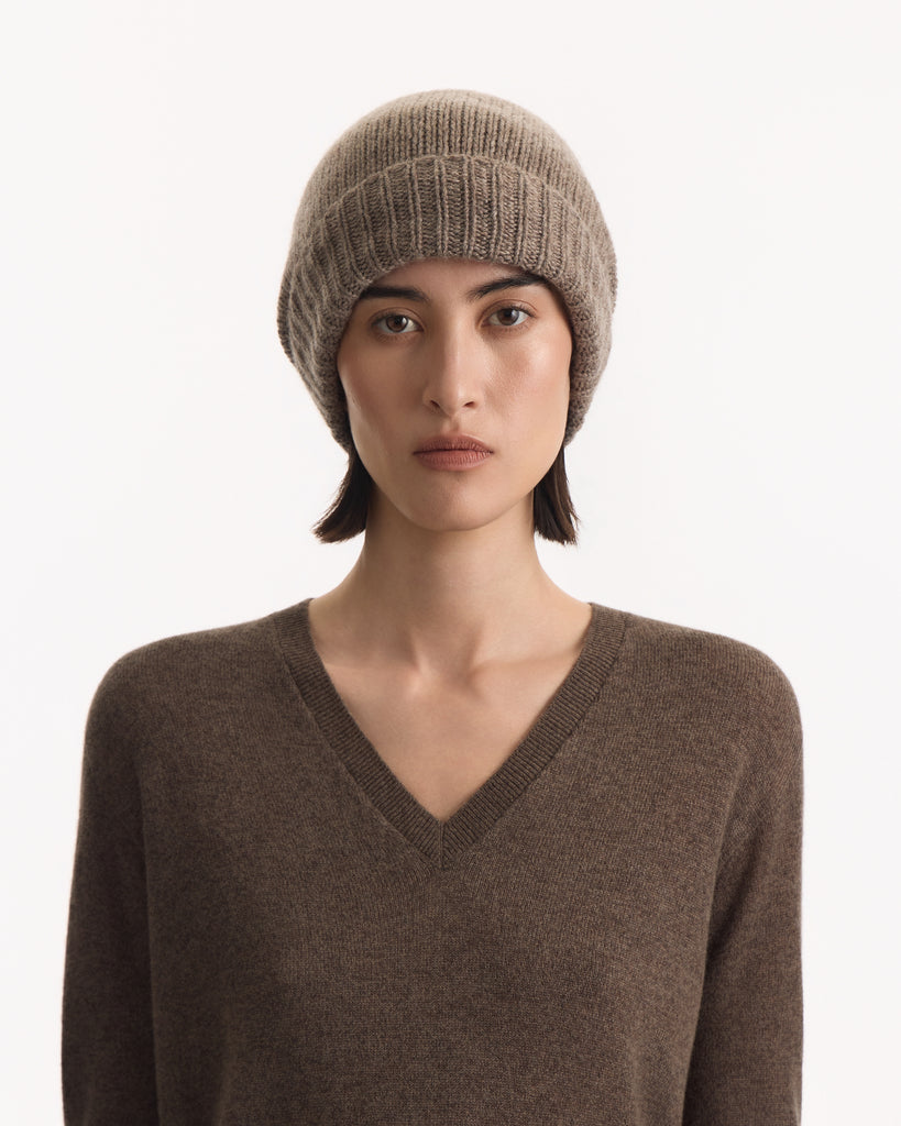 The Row Pavir Beanie in grey taupe 