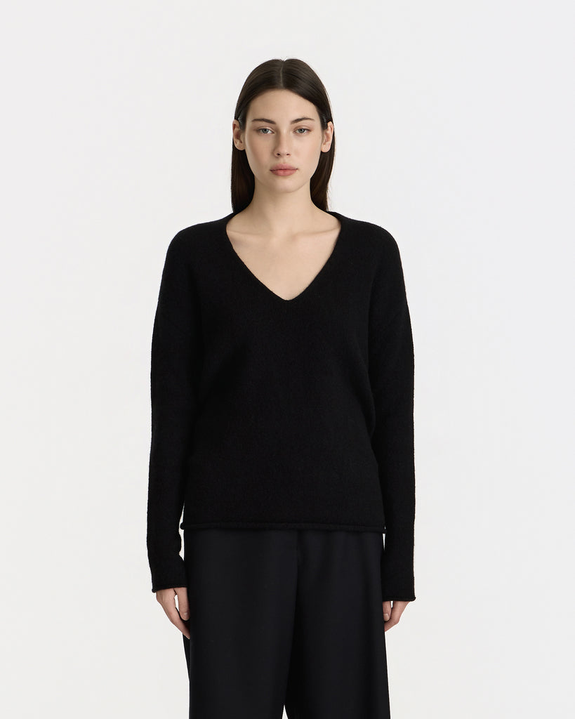 Lauren Manoogian Soft V Neck in black