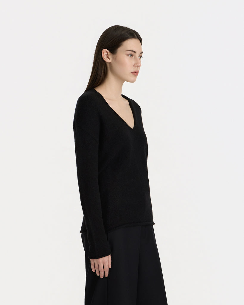 Lauren Manoogian Soft V Neck in black
