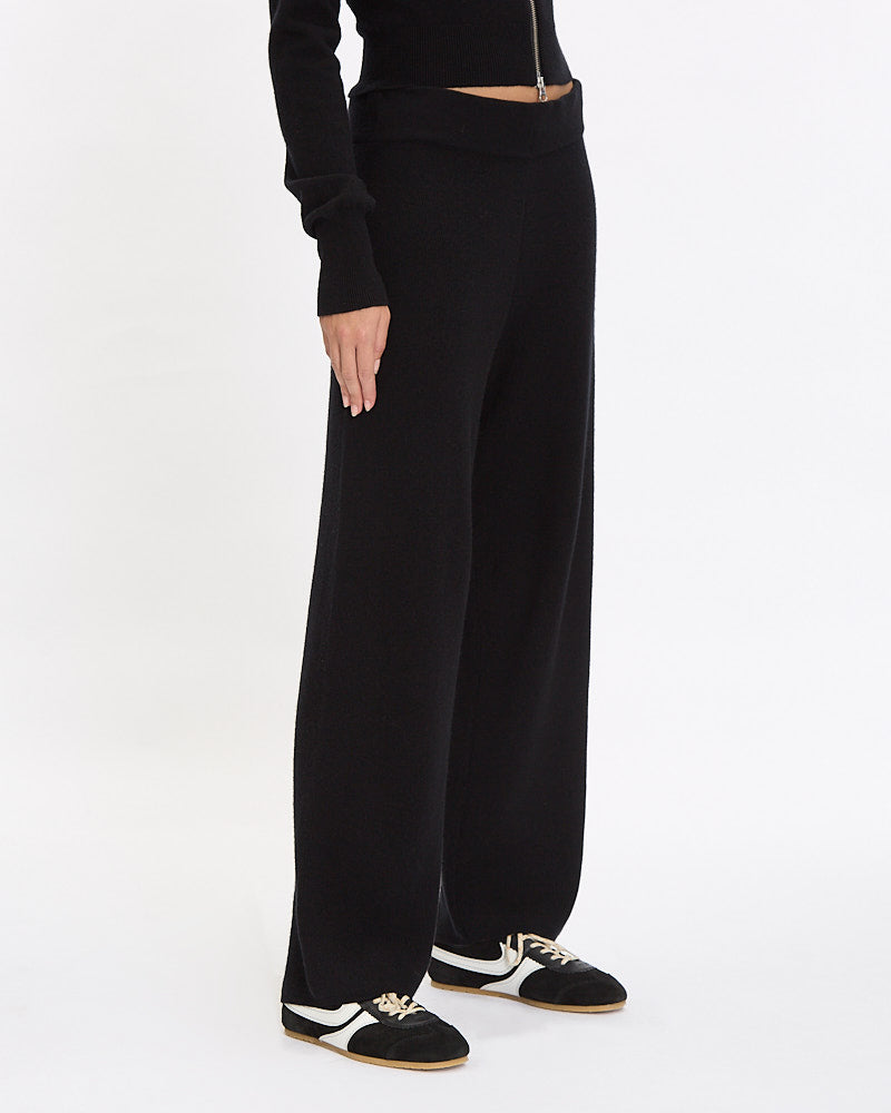Extreme Cashmere N°387 Strut Short in raven