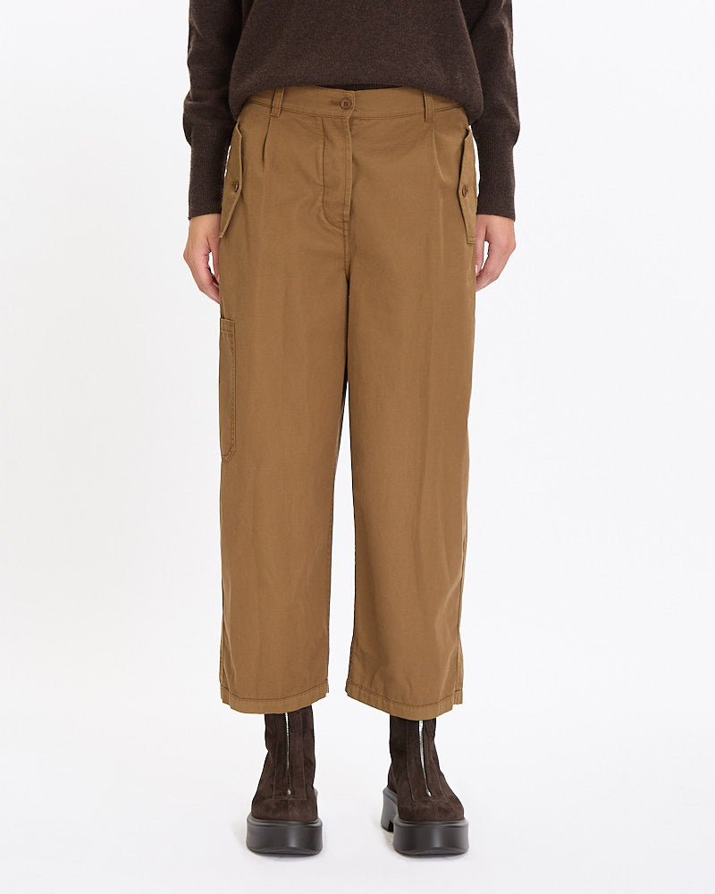 The Row Quinto Pant in dark sand