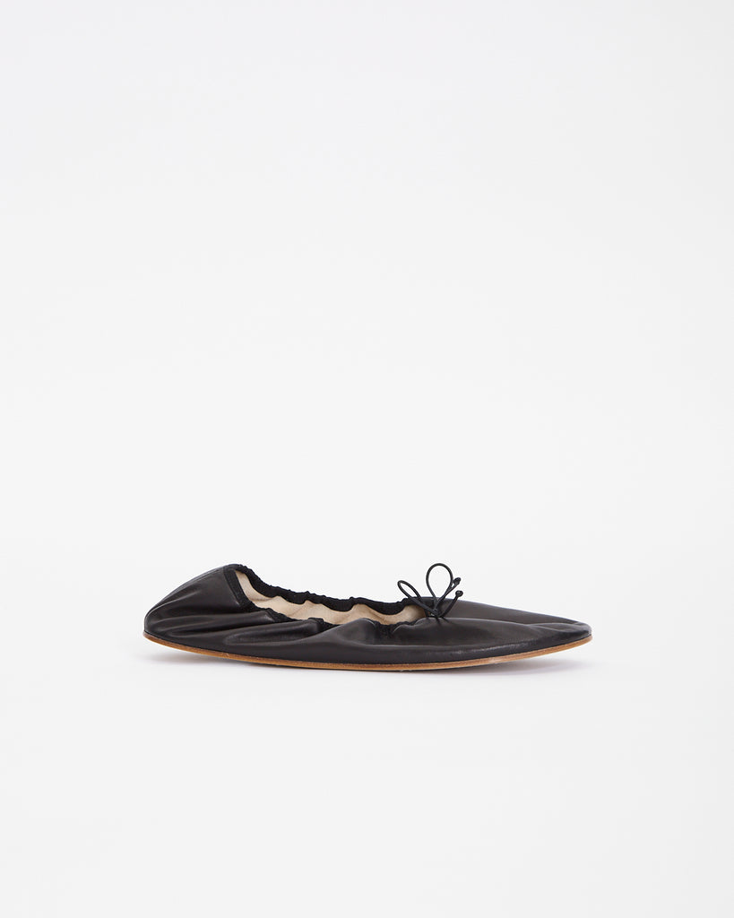 The Row Round Ballet Flat in black