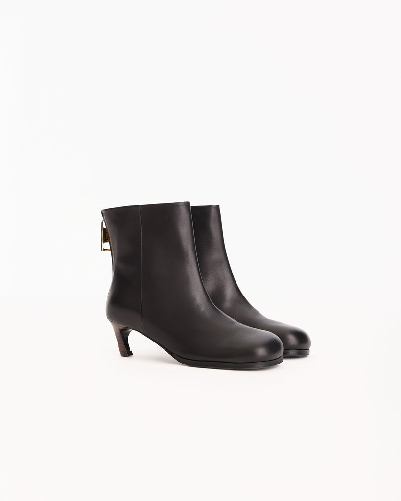 Sacai Puller Short Boots in black