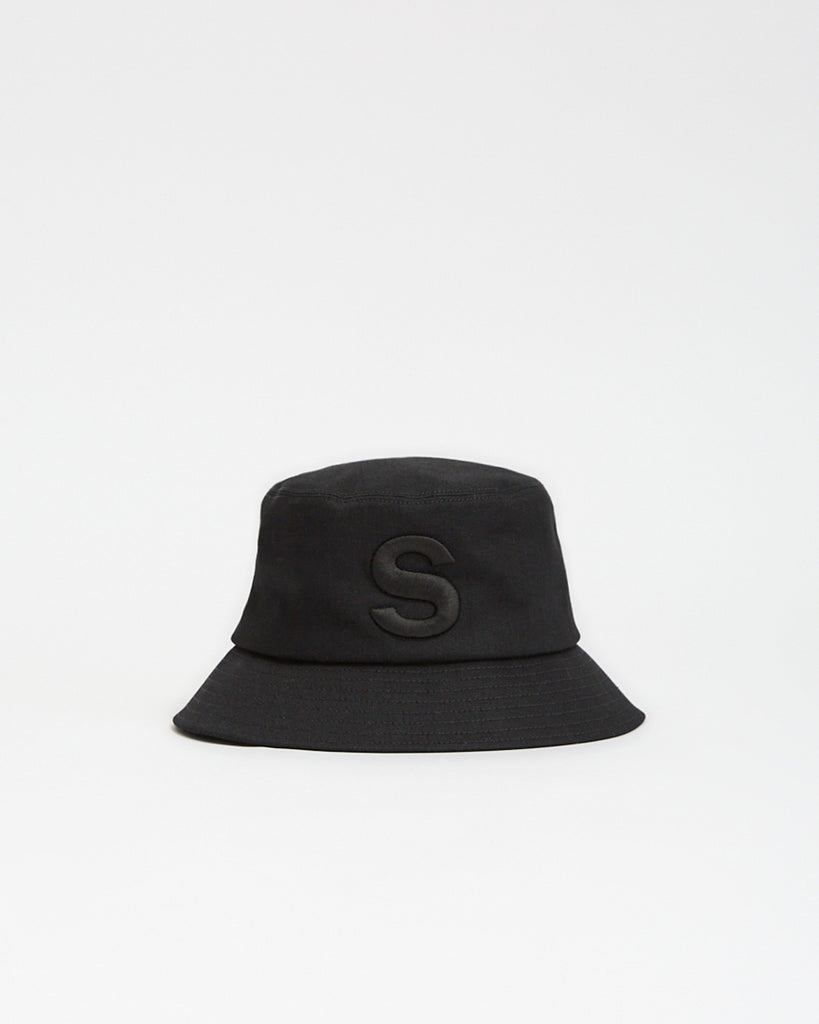 Sacai S Bucket Hat in black